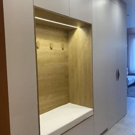Great Flat In The Centre